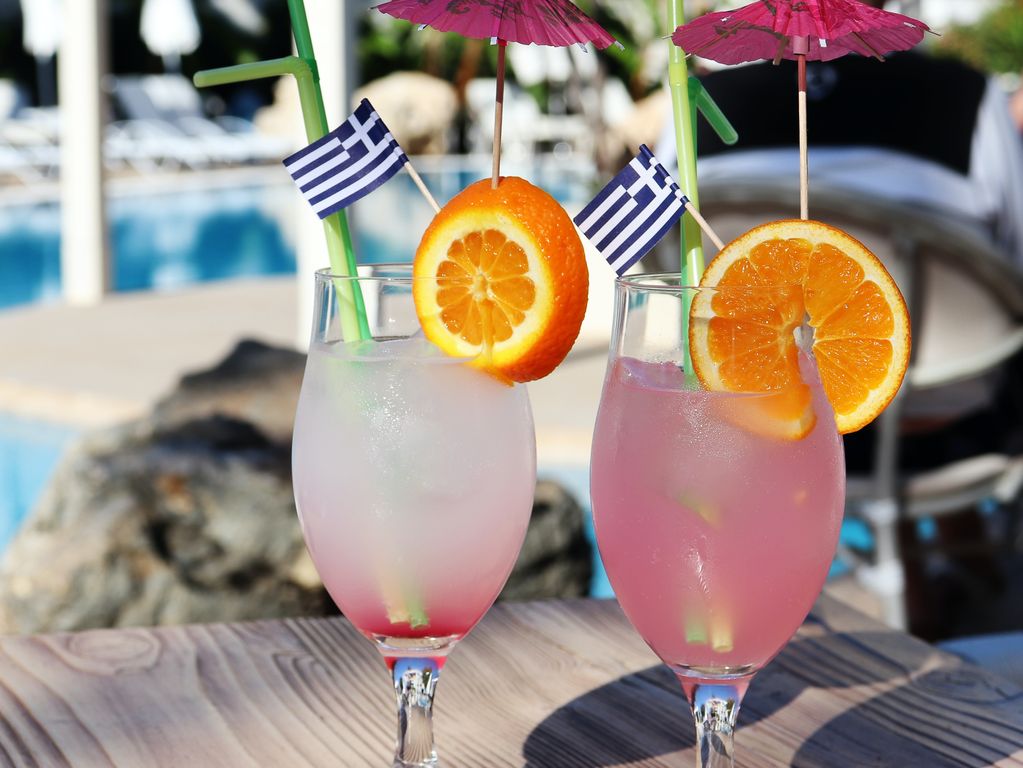 Cocktails drinken in Griekenland, genieten!