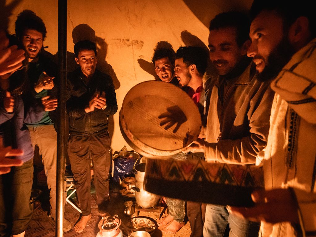 Gezelligheid in de kooktent