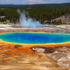 grand prismatic spring yellowstone national park
