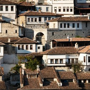 Ontdek Berat: waarom deze UNESCO-stad een hoogtepunt is van Albanië