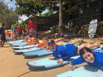 Surfen als groepsreis activiteit