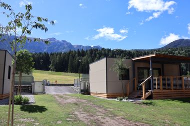 Nieuwe chalets in de bergen