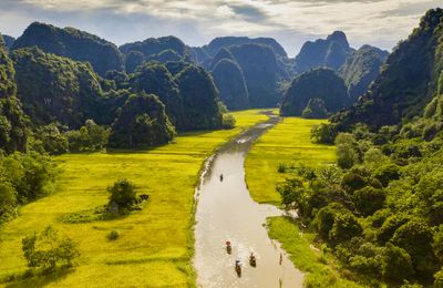 Met een sampan door Tam Coc