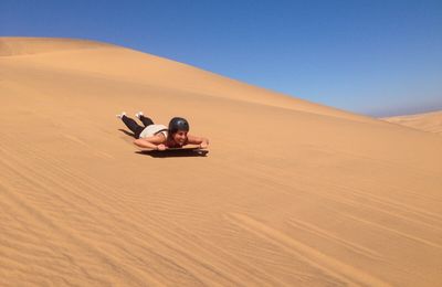 Surfen op zandduinen