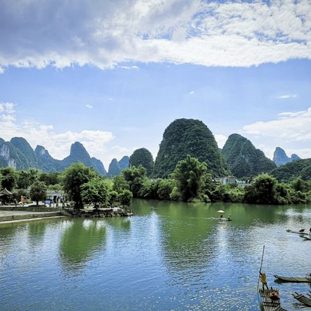 Fietstocht door karstlandschap van Yangshuo Fietstocht door karstlandschap van Yangshuo