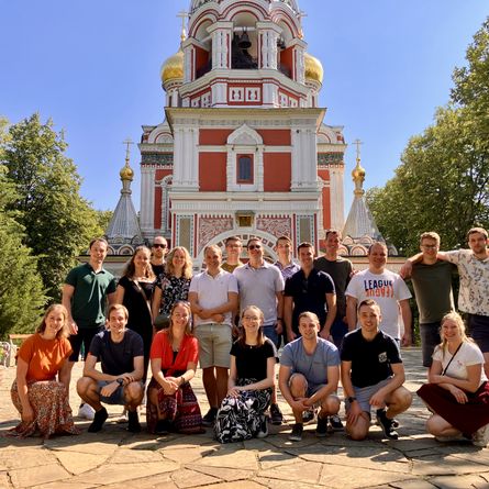 Graftombe, Russische kerk en tempel bezoek