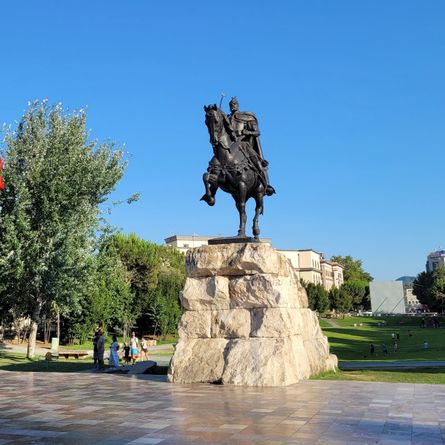 Berat - Tirana Berat - Tirana