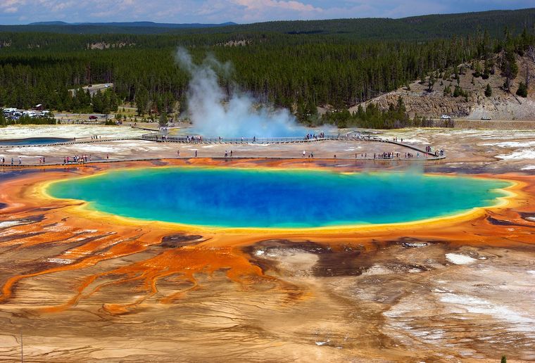 grand prismatic spring yellowstone national park