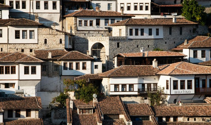 Ontdek Berat: waarom deze UNESCO-stad een hoogtepunt is van Albanië