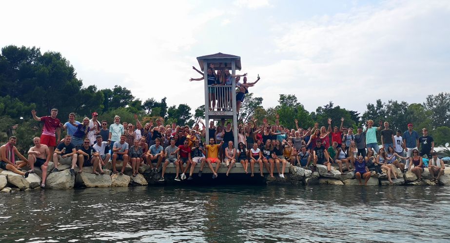 Groepsfoto samen met alle leeftijdsgroepen!