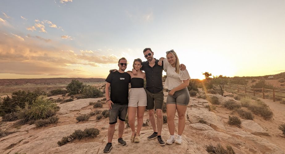 groepsfoto zonsondergang grand tour 2023 1