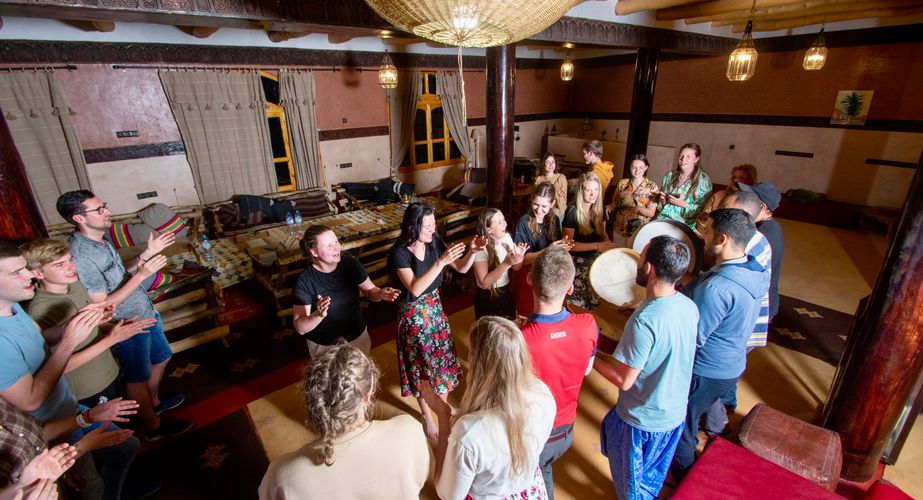 muziek dansvoorstelling marokko winter groepsreis mei 2022 28 muziek dansvoorstelling marokko winter groepsreis mei 2022 28