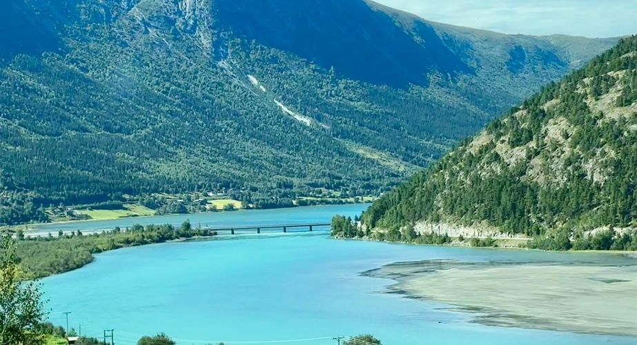 noordkaap_berg_rivier_uitzicht_noorwegen_046