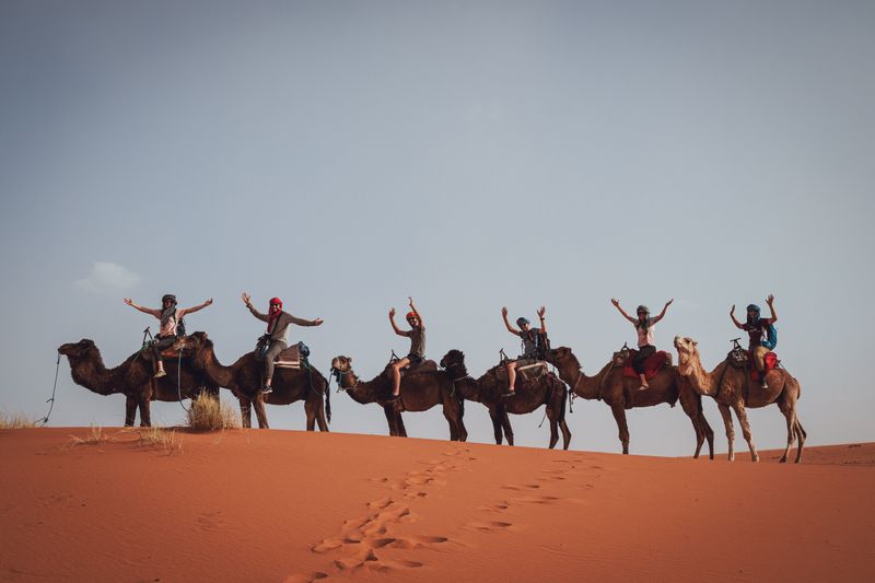 erg chebbi woestijn kameelrit groepsreizen marokko